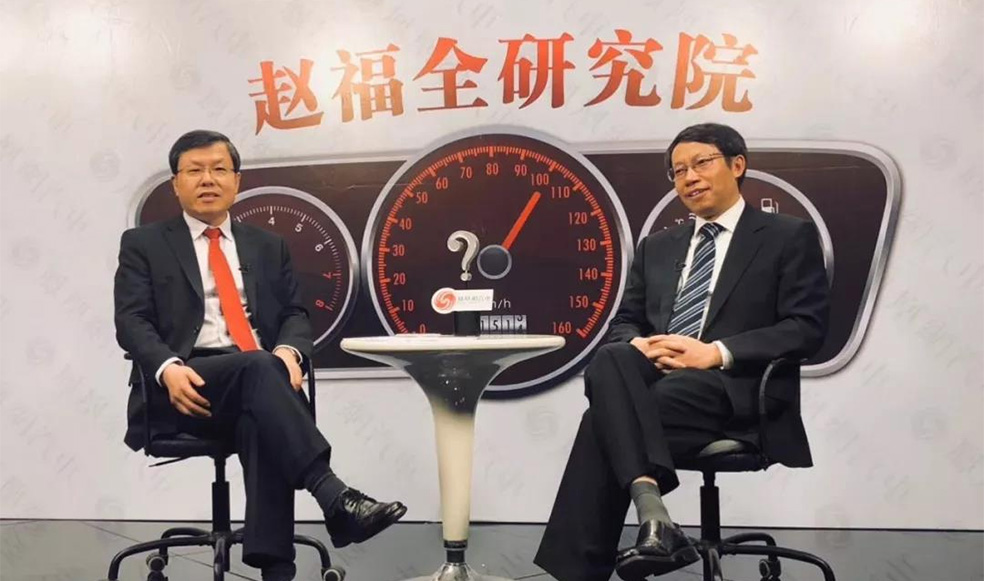 趙福全對(duì)話李克強(qiáng)：智能網(wǎng)聯(lián)的跨界融合，是中國(guó)機(jī)會(huì)所在
